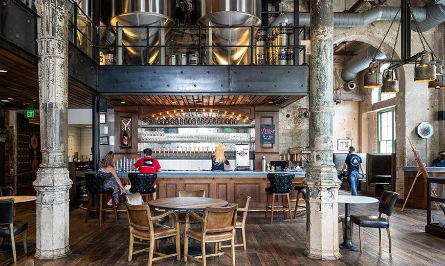 PHONG工業風餐廳設計