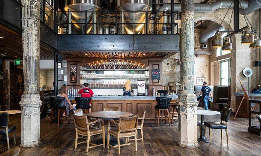 PHONG<p>工業風餐廳設計